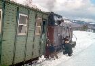 Поезд не доехал до станции Верхнеаршинска несколько сот метров - застрял в снегах, пришлось выталкивать его вручную, и ведь вытолкали