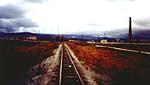 Тирлян. Железная дорога к югу от станции. Справа - металлургический завод. (10.2003)